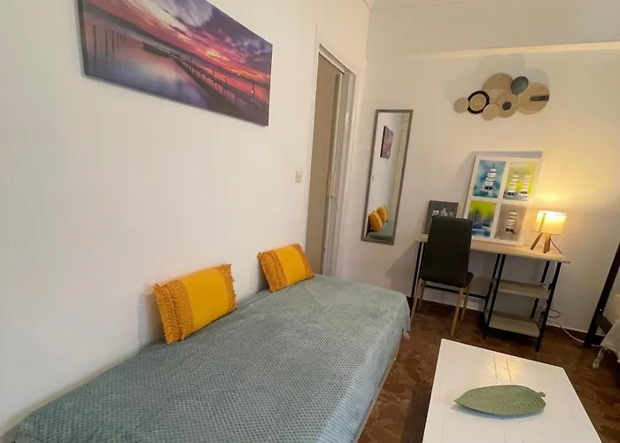 Blue Balcony Apartment *